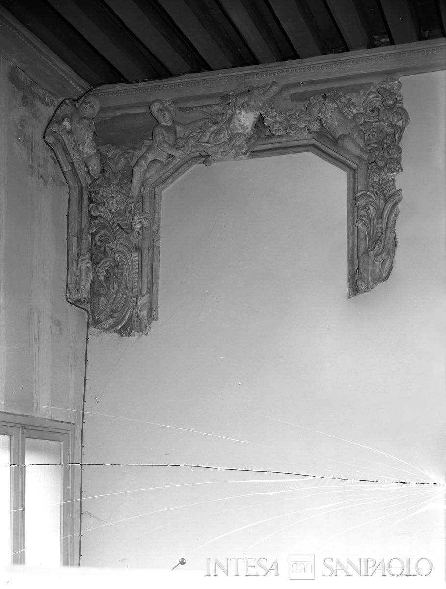 Palazzo Leoni Montanari, cornici a stucco della Quadreria o ex Sala Turca, 1953-1976 (Foto Tapparo & Trentin)
