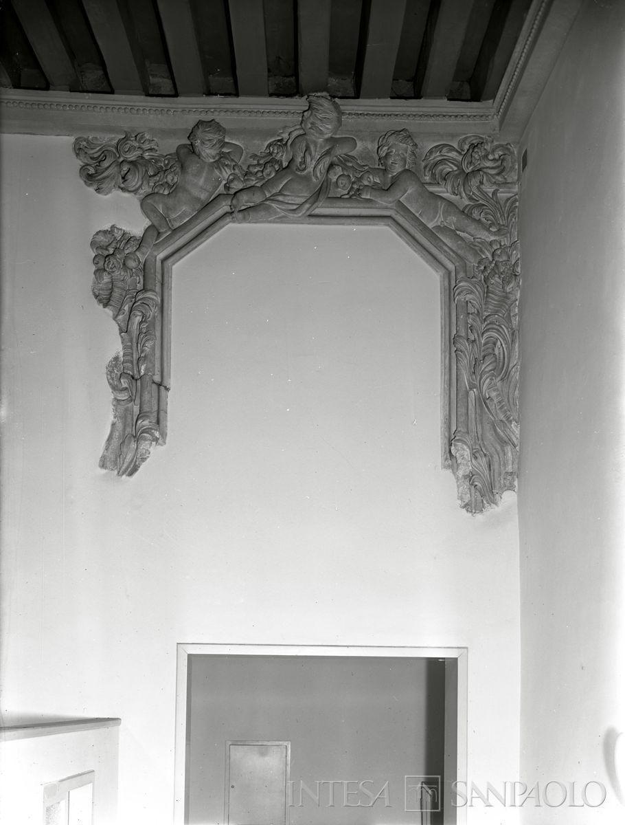 Palazzo Leoni Montanari, cornici a stucco della Quadreria o ex Sala Turca, 1953-1976 (Foto Tapparo & Trentin)