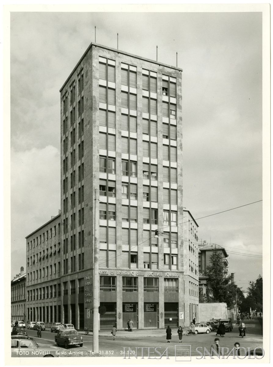Cariplo, esterno della filiale di Busto Arsizio, novembre 1960 (Foto Novelli)