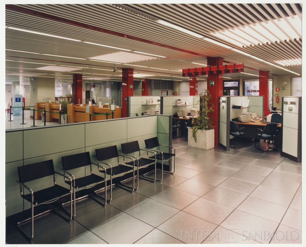Cariplo, area consulenza della filiale di Busto Arsizio creata con il progetto CU.O.RE, 14 aprile 1998 (Mario La Porta)