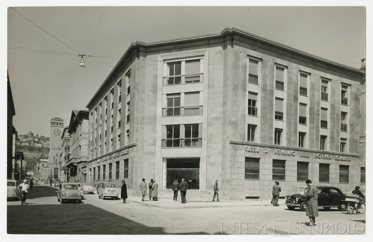 Cariplo, esterno della Sede di Bergamo, 1957 (Publicolor)