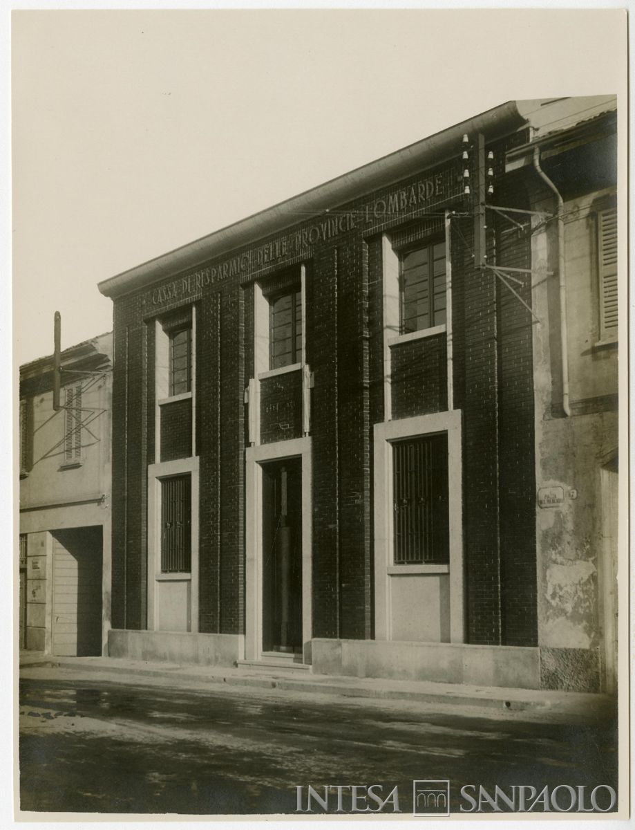 Cariplo, nuova facciata della filiale di Chignolo Po, 1934 (Carlo Naborri)