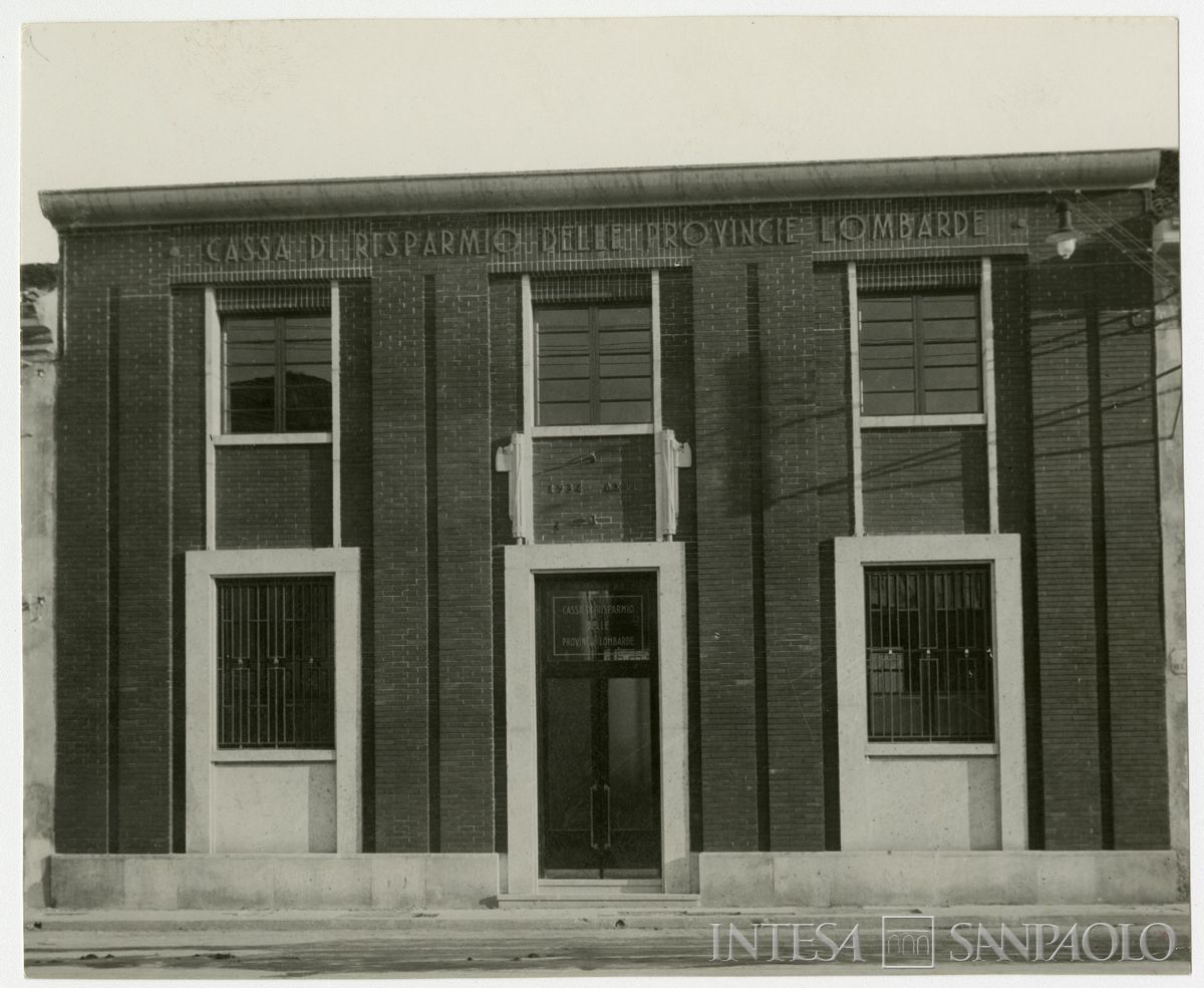 Cariplo, nuova facciata della filiale di Chignolo Po, 1934 (Carlo Naborri)