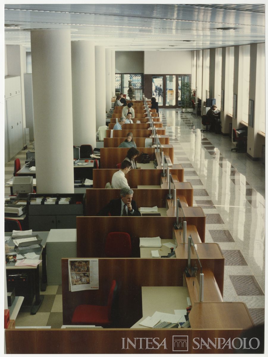Cariplo, personale al lavoro presso la Sede di Como, 22 febbraio 1993 (Mario La Porta)