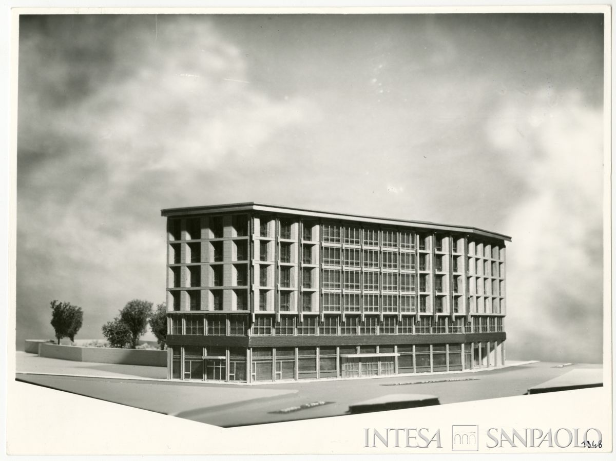 Cariplo, plastico della filiale di Gallarate, 12 giugno 1964 (Vincenzo Aragozzini)