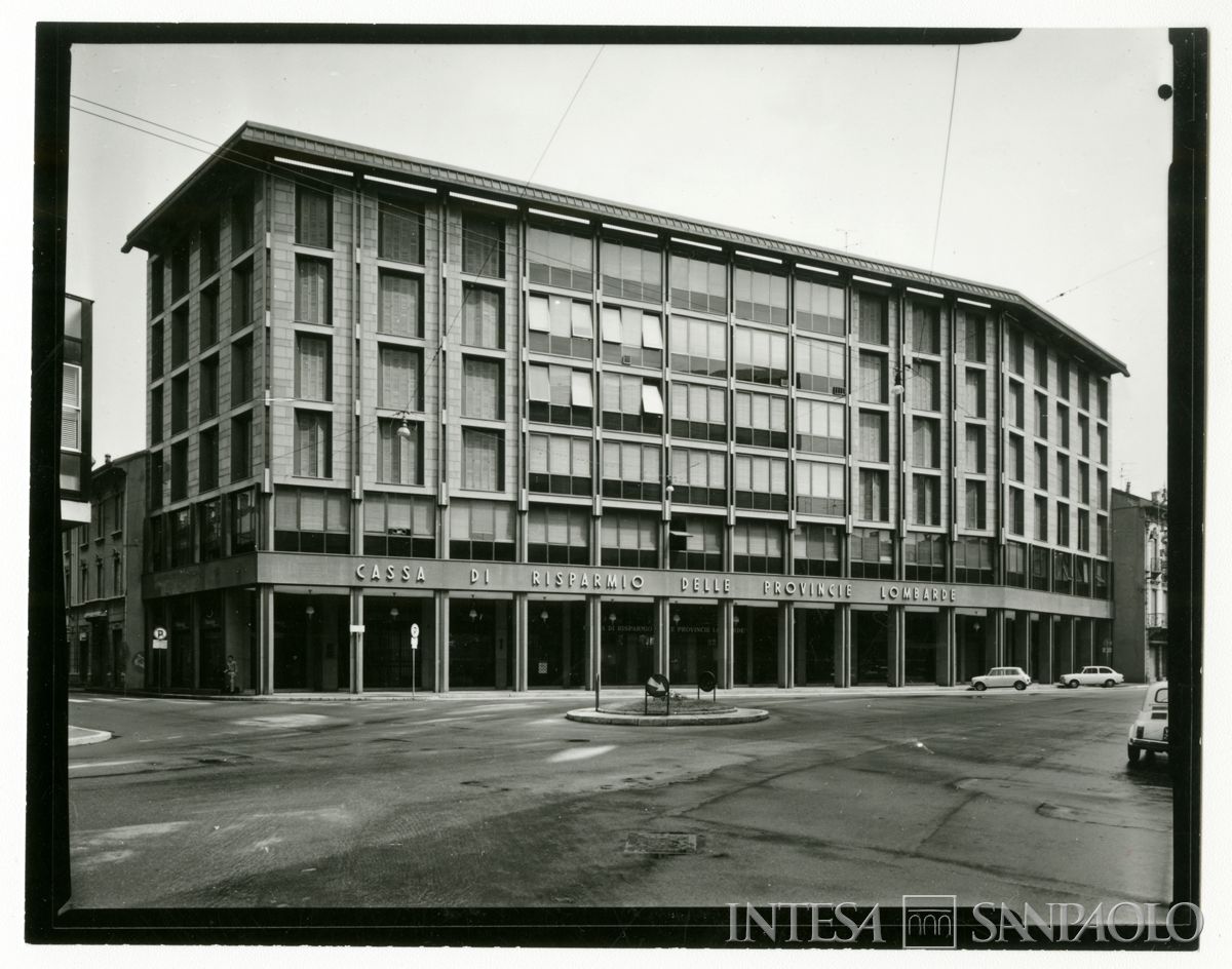 Cariplo, esterno della filiale di Gallarate, 1967 (Elle2)