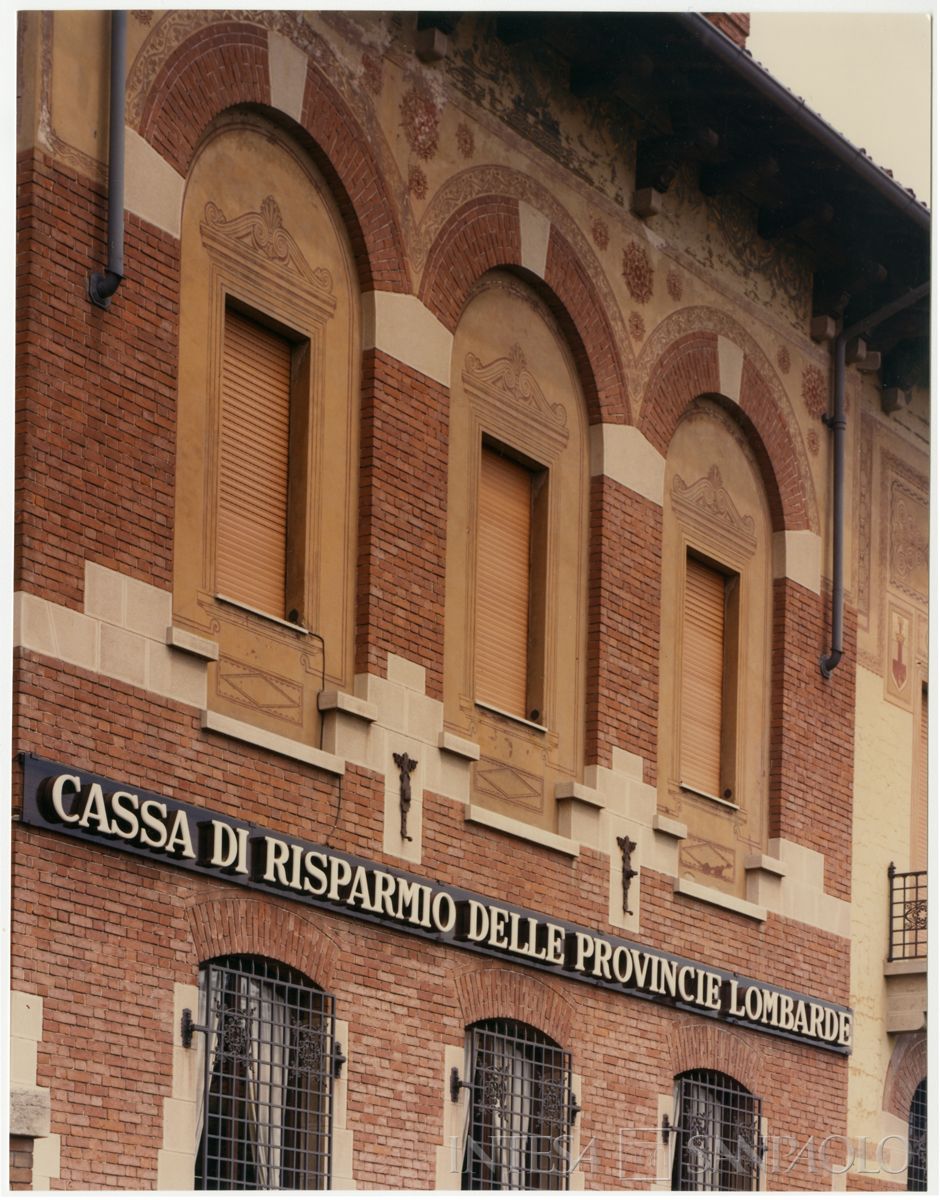 Cariplo, particolare della facciata della filiale di Gavirate, 1981 (Mario La Porta)