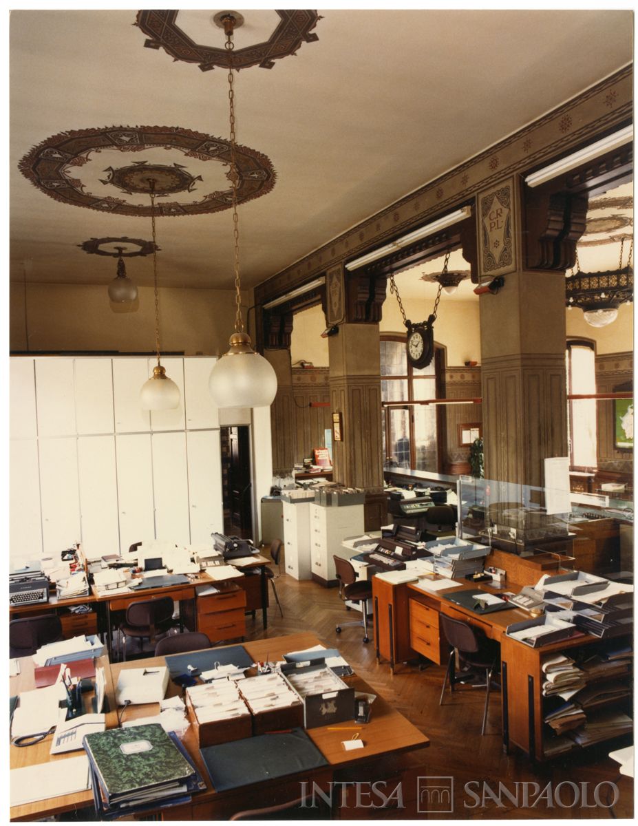Cariplo, back office della filiale di Gavirate, 1981 (Mario La Porta)