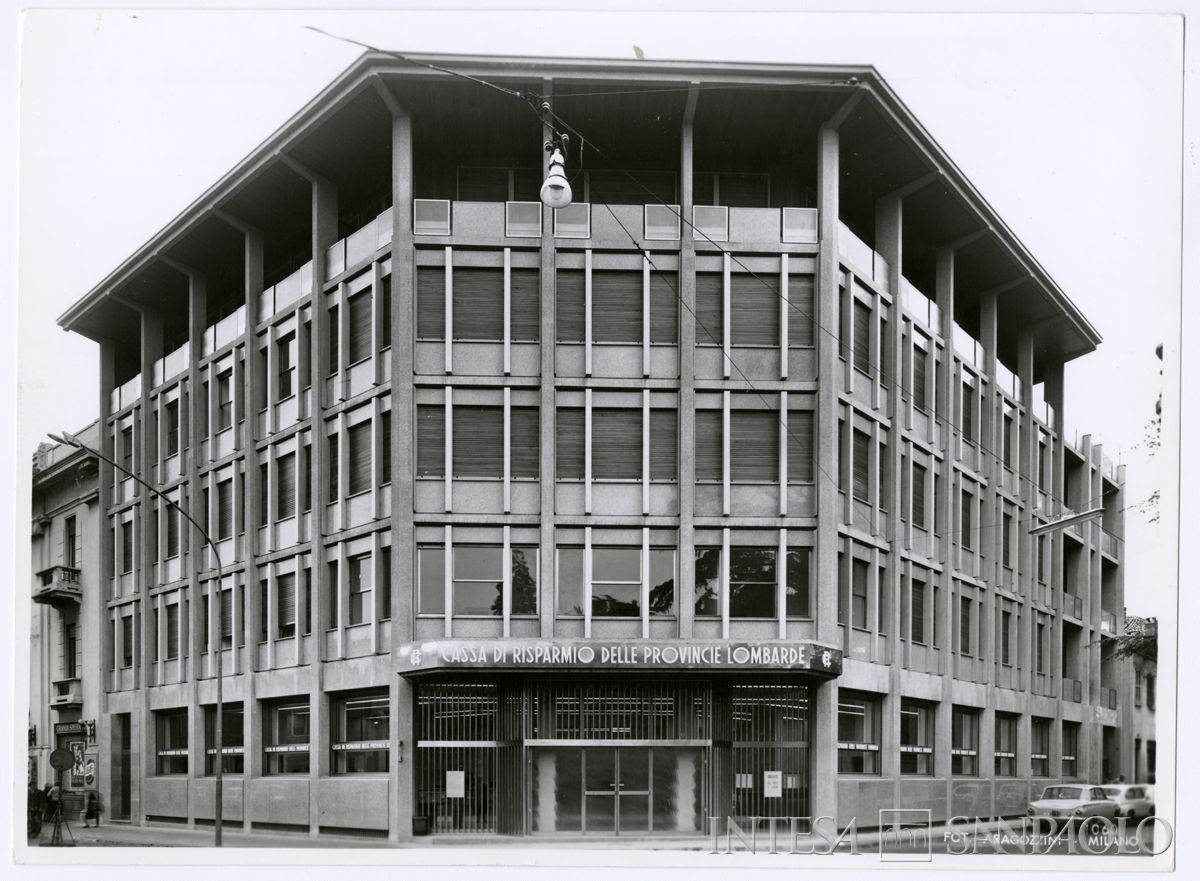 Cariplo, esterno della filiale di Legnano, 11 maggio 1963 (Vincenzo Aragozzini)