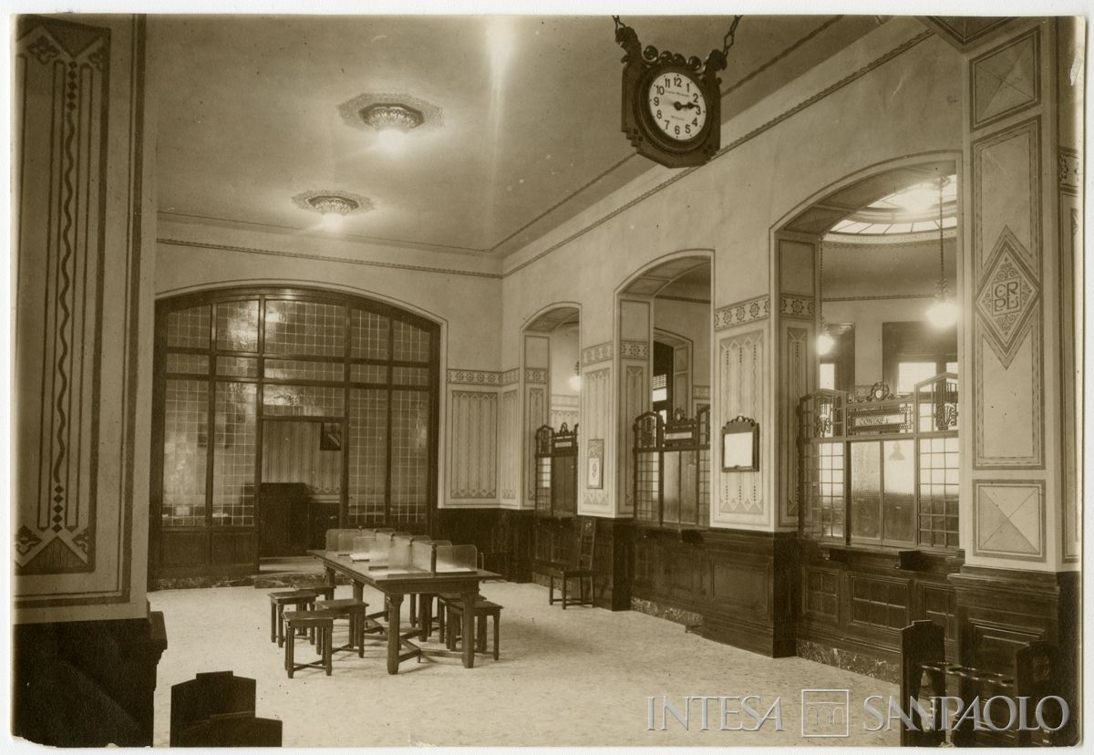 Cariplo, salone del pubblico della Sede di Lecco, 1929 (D.Valsecchi)