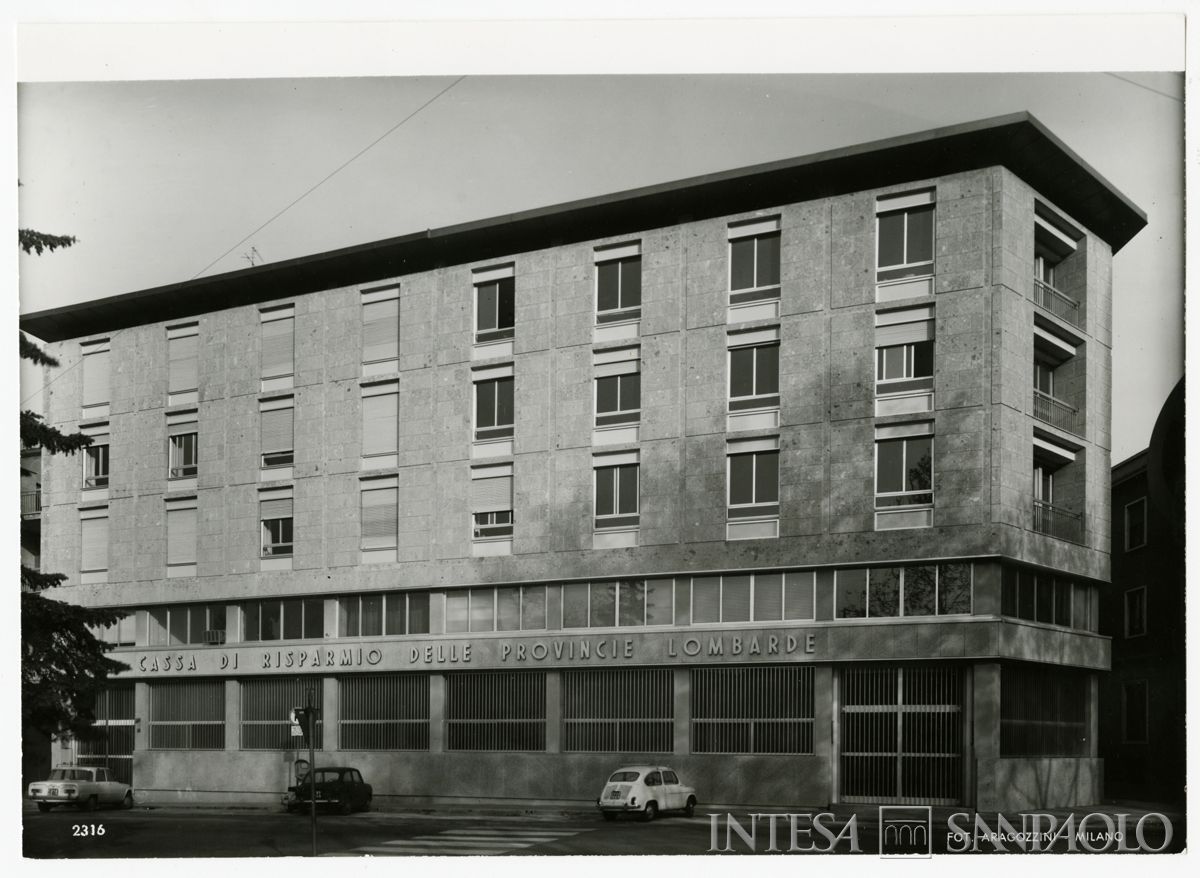 Cariplo, esterno della Sede di Lecco, 19 dicembre 1966 (Vincenzo Aragozzini)