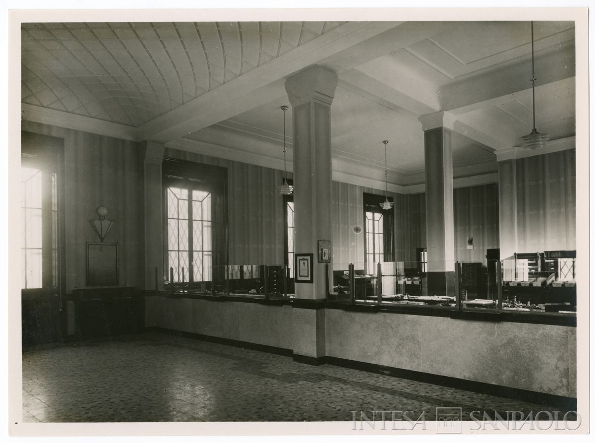 Cariplo, salone del pubblico della Sede di Mantova, 1933 (Studio Fotografico Giovetti)