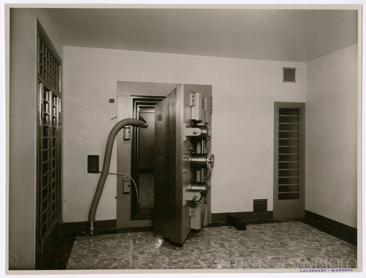 Cariplo, cassaforte della Sede di Mantova, 1940 (Calzolari)