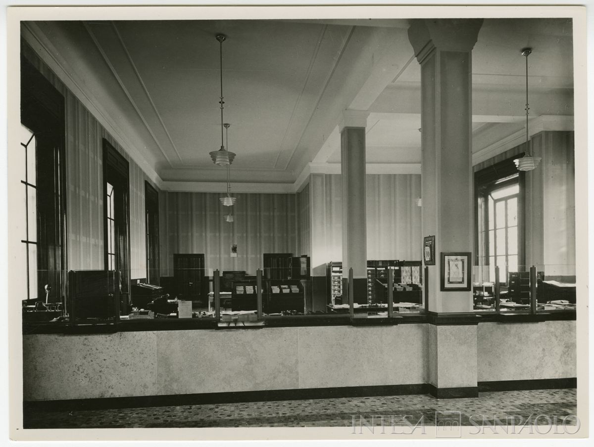 Cariplo, salone del pubblico della Sede di Mantova, 1933 (Studio Fotografico Giovetti)