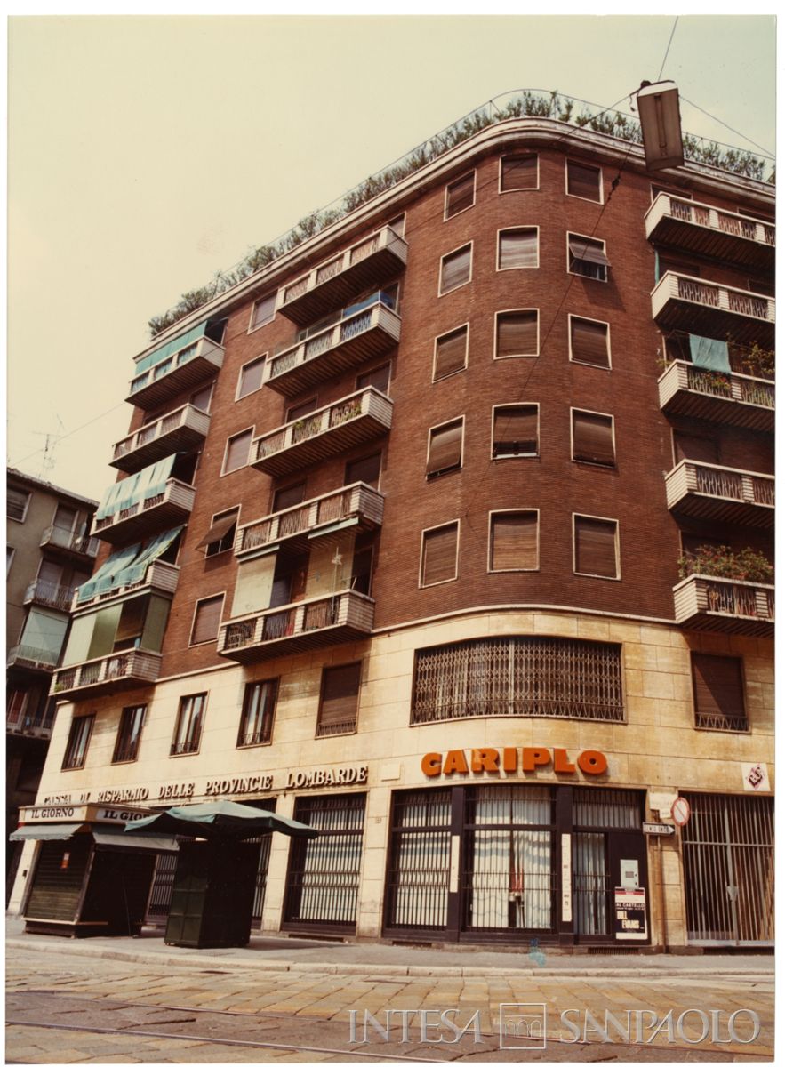 Cariplo, Milano, Agenzia 8 - Canonica, via Paolo Sarpi, esterno, 1980 (Mario La Porta)