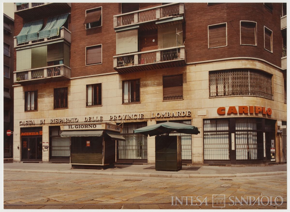 Cariplo, Milano, Agenzia 8 - Canonica, via Paolo Sarpi, esterno, 1980 (Mario La Porta)