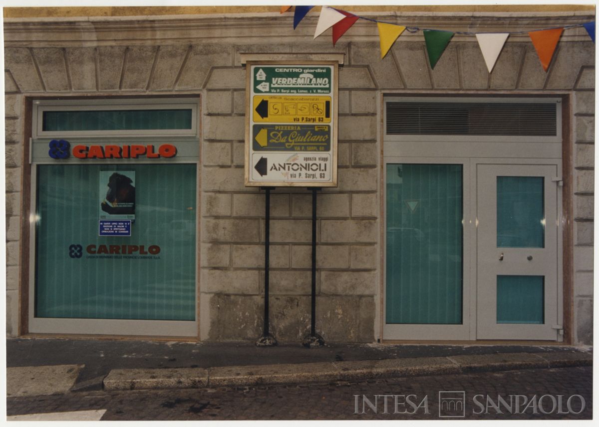 Cariplo, Milano, Agenzia 8 - Canonica, locali a supporto in via Canonica 81, esterni, novembre 1996 (Dino Sala)