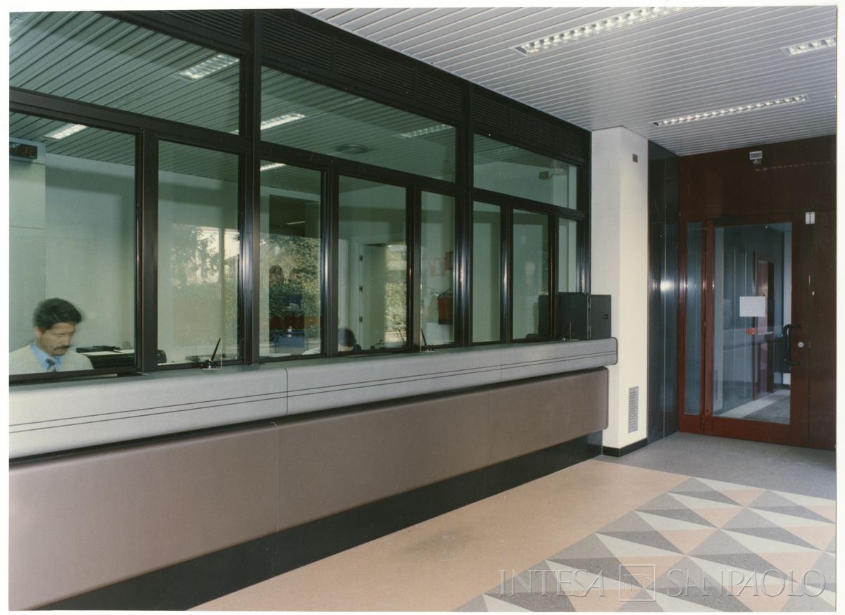 Cariplo, interno del punto Cariplo di Paullo, 13 gennaio 1992 (Dino Sala)