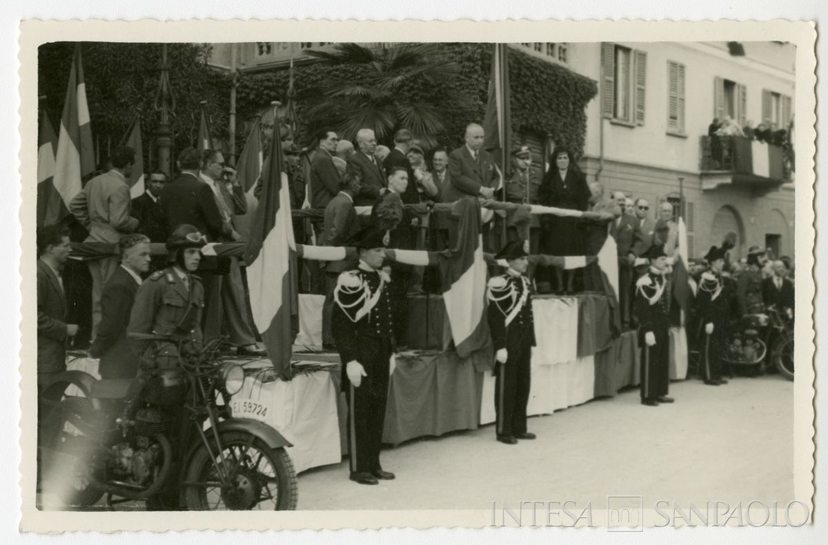 Palco delle autorità per orazione, [1946 - 1952] (fotografo sconosciuto)