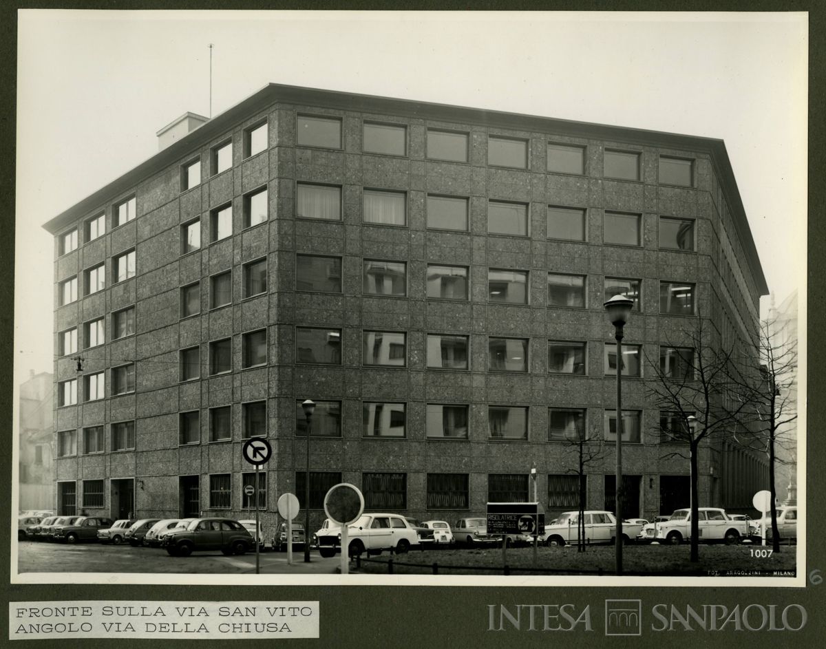 Milano, Nuova Civica Esattoria in piazza Vetra, 1963 (foto di Vincenzo Aragozzini)