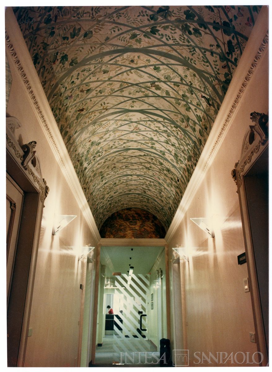 Cariplo, corridoio affrescato nella Sede di Verona, Casa Bernini, 10 marzo 1988 (Mario La Porta)