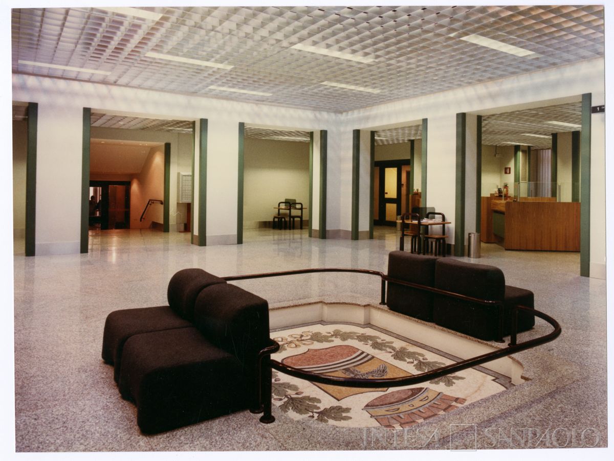 Cariplo, mosaico nel salone del pubblico della filiale di Voghera, 16 gennaio 1986 (Mario La Porta)