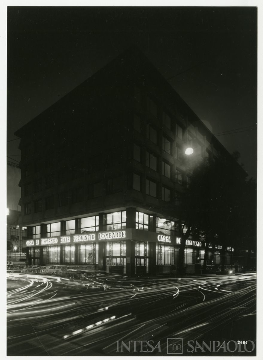 Cariplo, esterno notturno della Sede di Brescia, 14 aprile 1967 (Vincenzo Aragozzini)