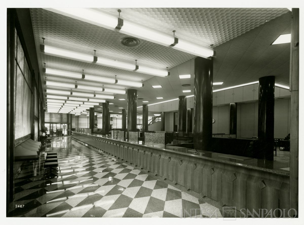 Cariplo, salone del pubblico della Sede di Brescia, 14 aprile 1967 (Vincenzo Aragozzini)