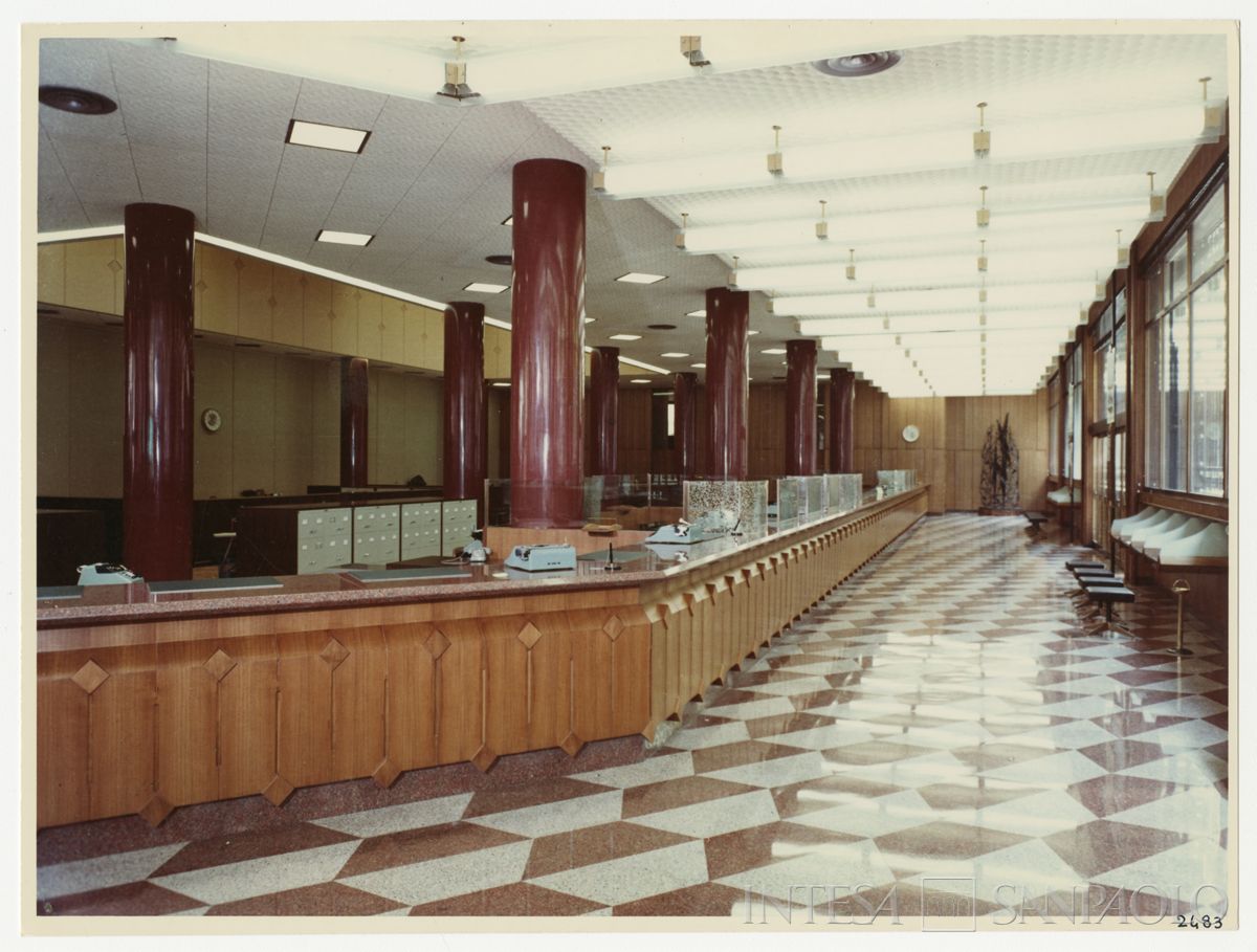 Cariplo, salone del pubblico della Sede di Brescia, 14 aprile 1967 (Vincenzo Aragozzini)