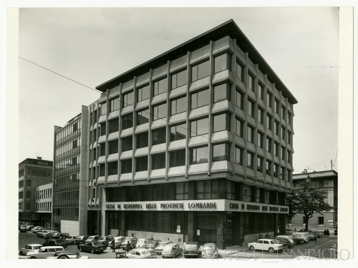 Cariplo, esterno della Sede di Brescia, 8 maggio 1967 (Vincenzo Aragozzini)