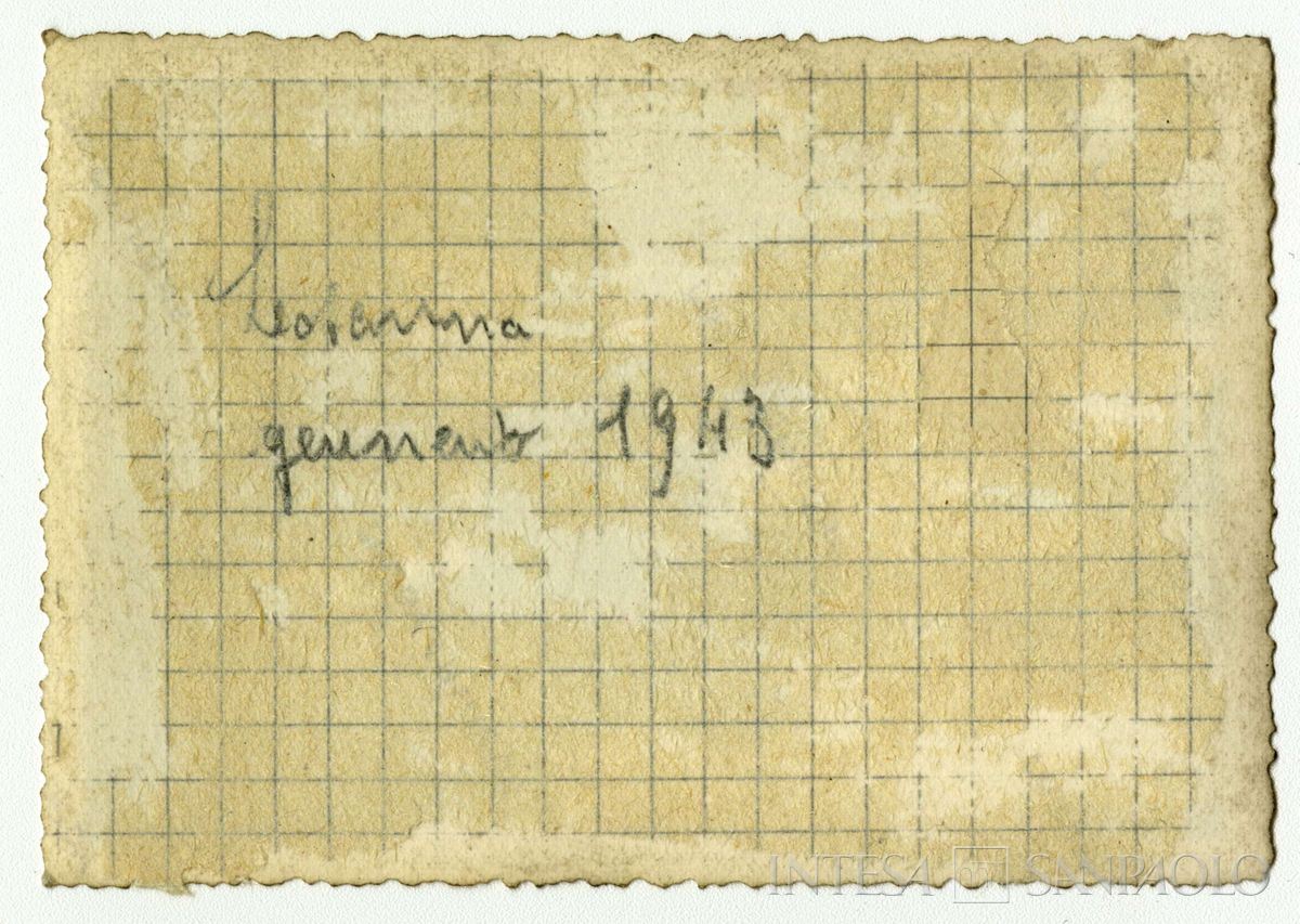 Toeplitz Rosa Maria Anna (Rosy) con i figli Paolo e Laura Todeschini e Lina Falk, gennaio 1943 (fotografo sconosciuto), verso