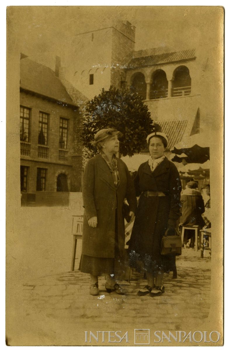 Toeplitz Rosa Maria Anna (Rosy) e Falk Fabian Lina a Bruxelles, settembre 1935 (fotografo sconosciuto)