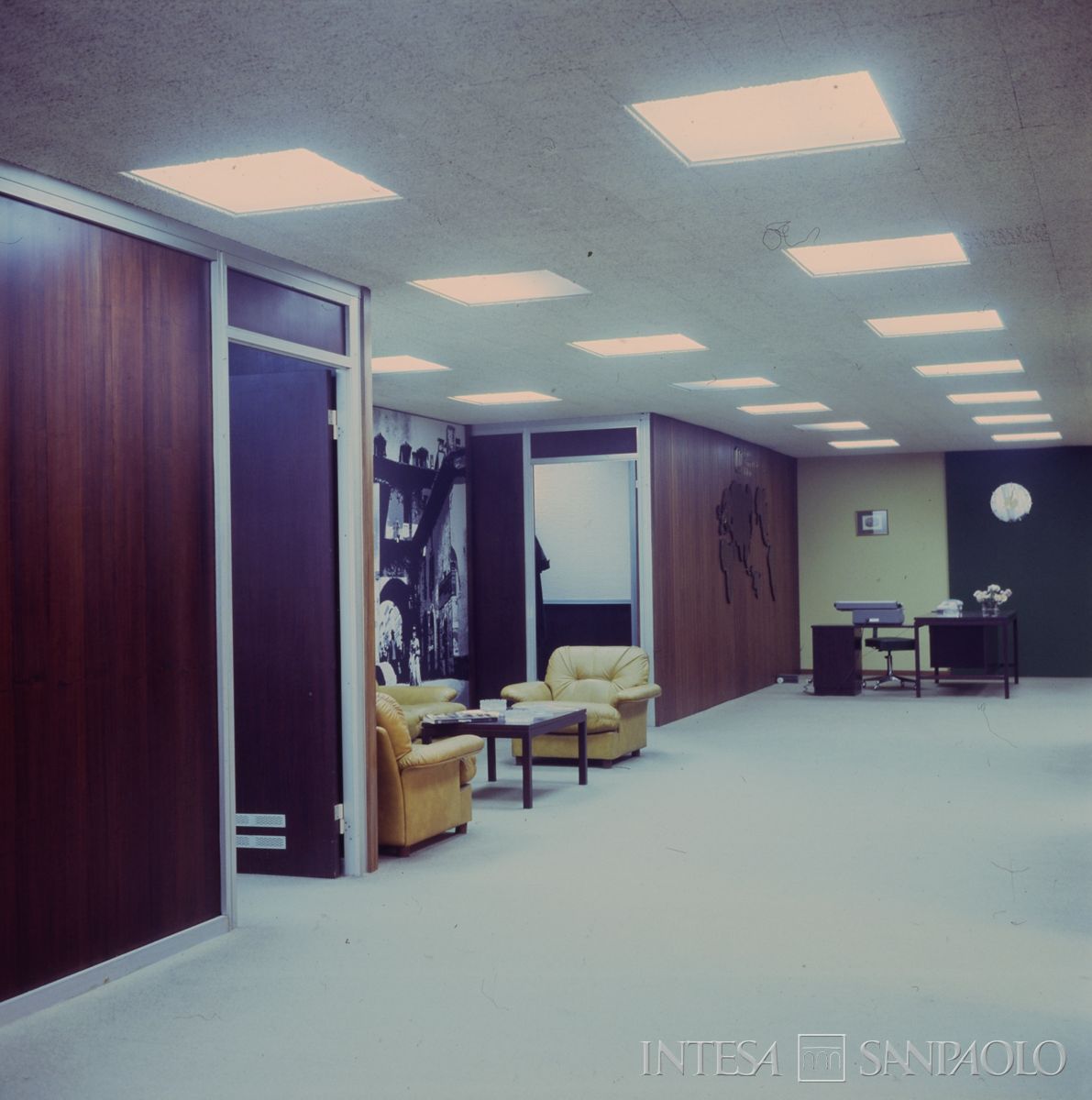 BCI,  Atene: ufficio di rappresentanza di Mitropoleos Street 3, 1975-1978 (fotografo sconosciuto)