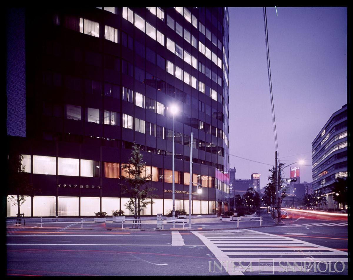 Banca Commerciale Italiana, Tokyo: filiale di Nippon Building Annex 7-1, Ohtemachi 2-chome, 1972-1973 (fotografo sconosciuto)