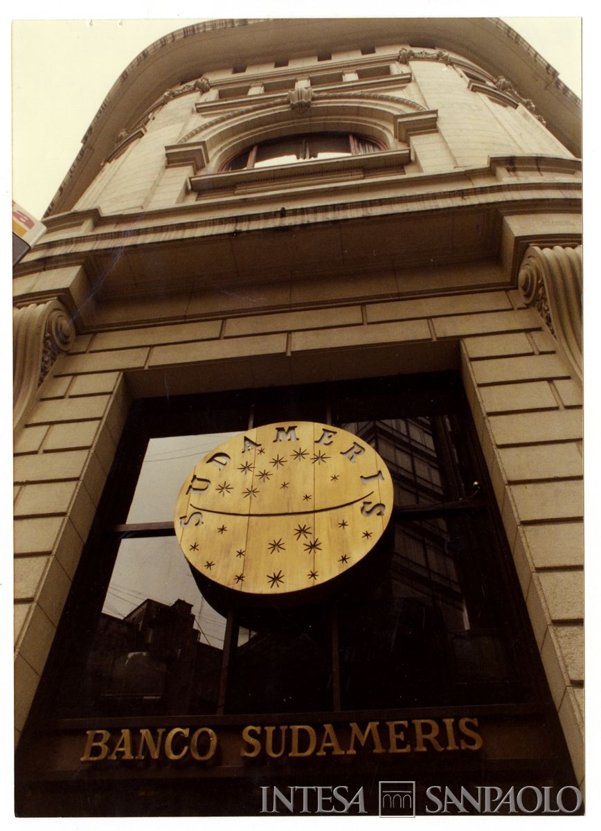 Banco Sudameris S.A., Buenos Aires: filale di Tte. Gral. Peròn 500, 1995-1996 (fotografo sconosciuto)