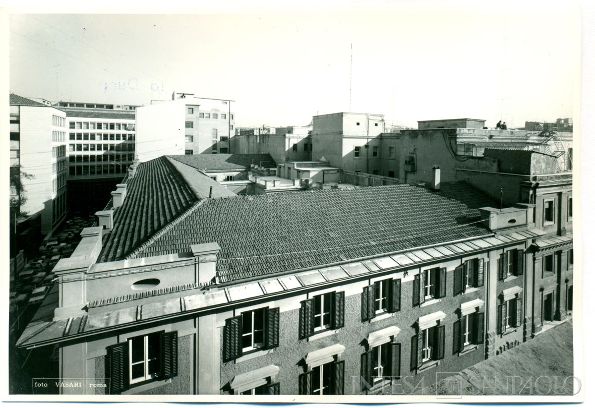 Roma, vista dei tetti dell'edificio su via Genova ang. via Piacenza in ampliamento alla sede IMI di via IV Fontane, 22 maggio 1968 (Vasari)