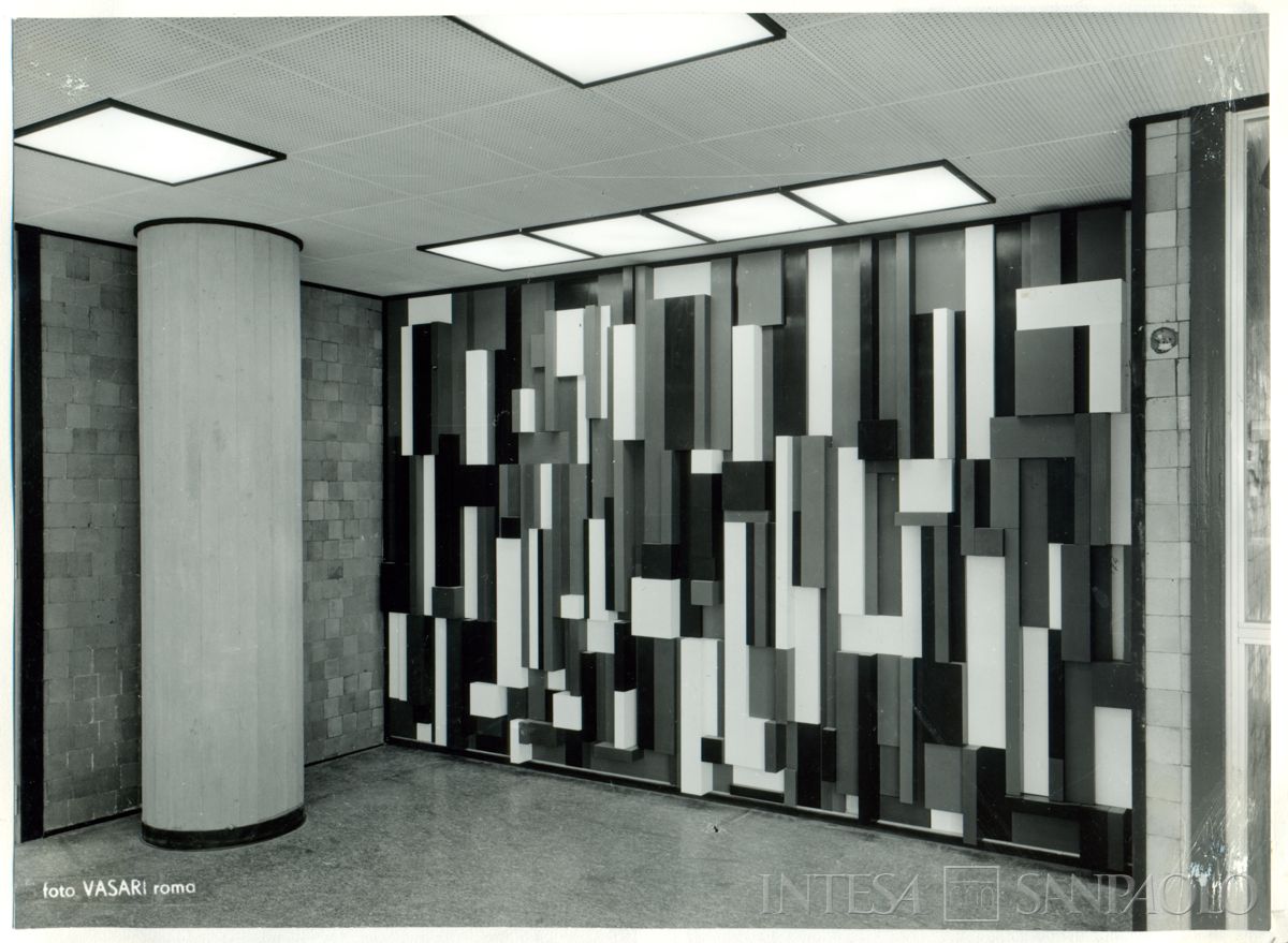 Roma, viale dell'arte 68, dettaglio del pannello decorativo dell'atrio, 1962 (Vasari)