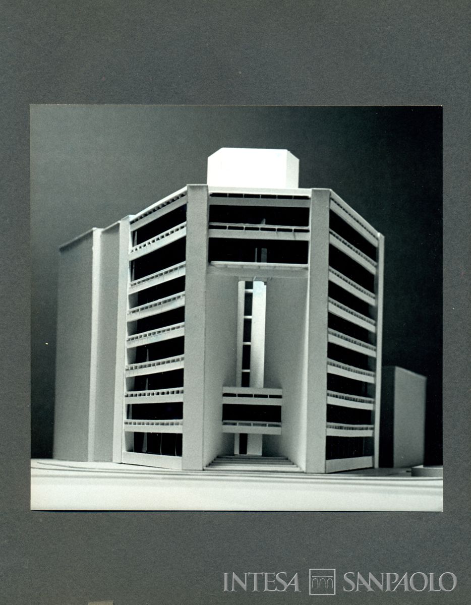 Plastico dell'ufficio di rappresentanza IMI di Washington, Dupont Circle (Euram Building), [1969] (fotografo sconosciuto)