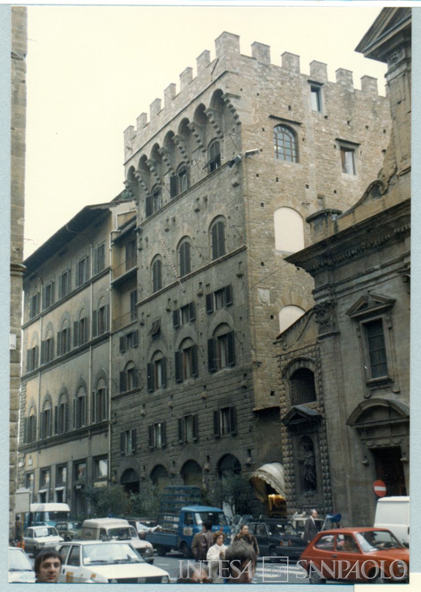 Sede regionale IMI a Firenze in via Tornabuoni, vista della Torre Gianfigliazzi, 1986 (fotografo sconosciuto)