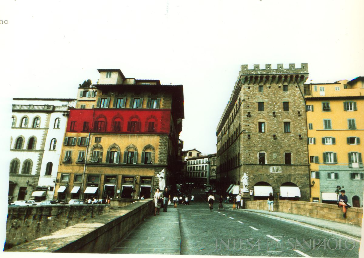 Sede regionale IMI a Firenze in via Tornabuoni, vista dal Ponte S. Trinità. In rosso i locali della sede, giugno 1986 (fotografo sconosciuto)