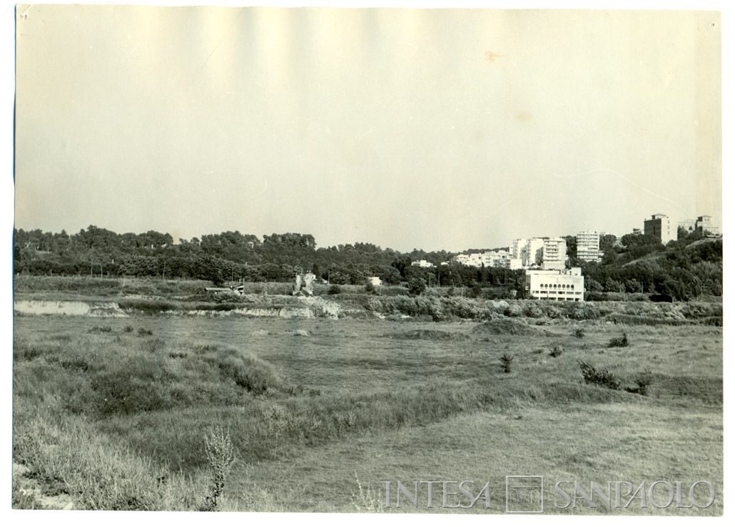 Il circolo sportivo dell'IMI, Roma, via dell'Acqua Acetosa 15: area lungo il fiume Tevere scelta per l'edificazione, prima dei lavori di costruzione, [1959-1960] (fotografo sconosciuto)