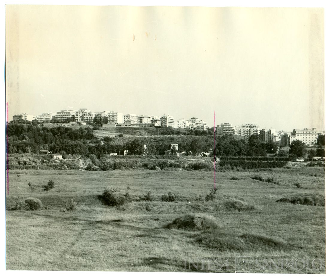 Il circolo sportivo dell'IMI, Roma, via dell'Acqua Acetosa 15: area lungo il fiume Tevere scelta per l'edificazione, prima dei lavori di costruzione, [1959-1960] (fotografo sconosciuto)