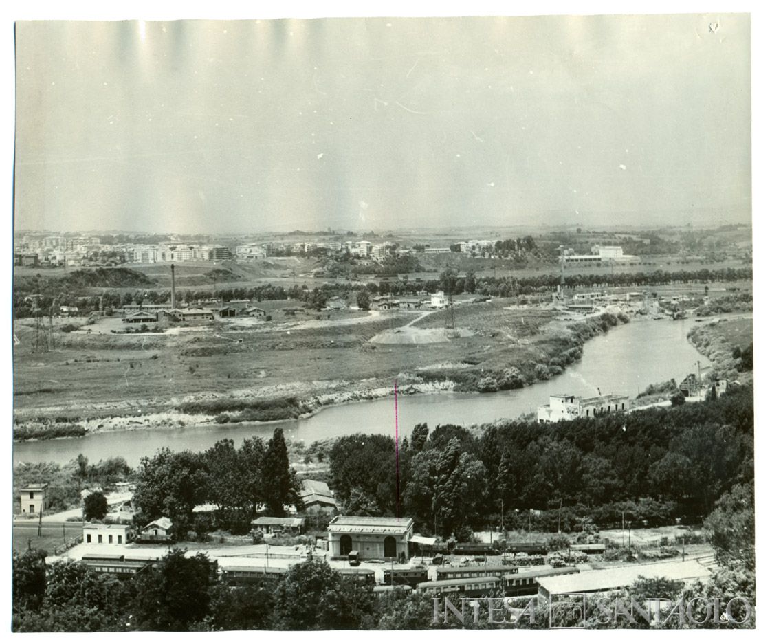 Il circolo sportivo dell'IMI, Roma, via dell'Acqua Acetosa 15: area lungo il fiume Tevere scelta per l'edificazione, prima dei lavori di costruzione, [1959-1960] (fotografo sconosciuto)