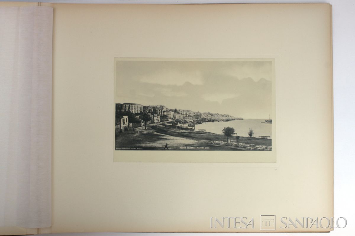 Album sul terremoto di Messina e Reggio Calabria. Panorama di Reggio Calabria prima del terremoto del 28 dicembre 1908 (Biagio Giarmoleo editore)