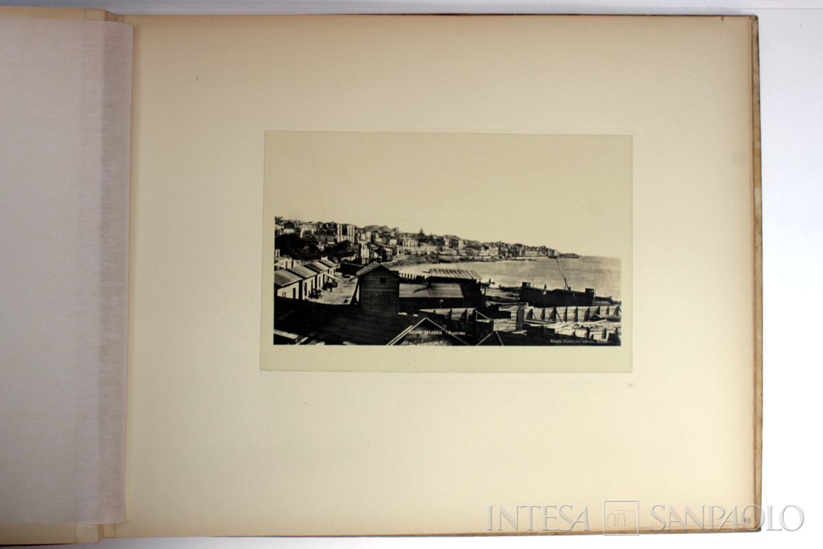Album sul terremoto di Messina e Reggio Calabria. Panorama di Reggio Calabria prima del terremoto del 28 dicembre 1908 (Biagio Giarmoleo editore)