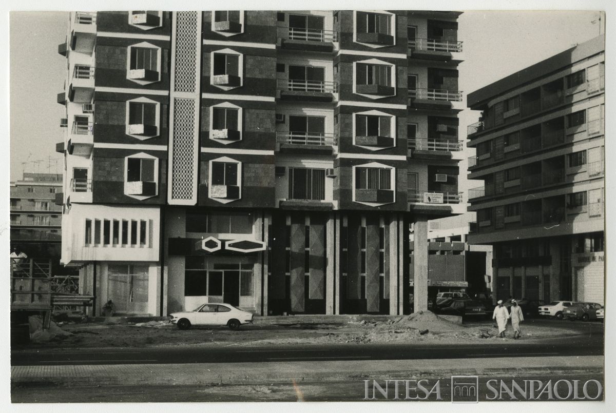 BCI, Abu Dhabi: filiale di Ahmed Bin Gebara Building, Airoport Road, 1976-1977 (fotografo sconosciuto)