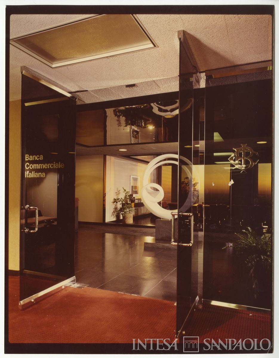 BCI, Los Angeles: filiale di South Flower Street 555, post 1974 (foto di Leland Y. Lee)