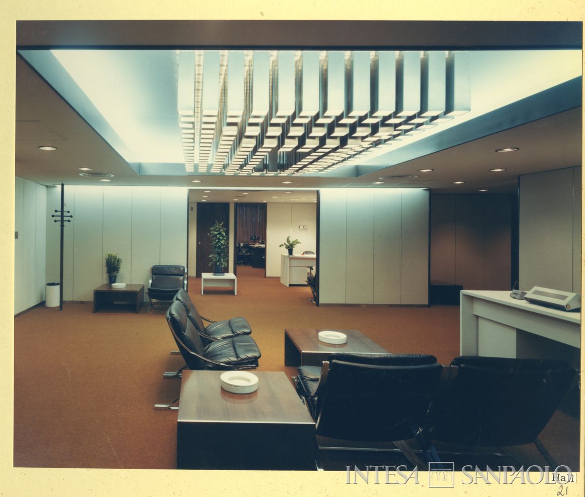 BCI, Tokyo: filiale di Nippon Building Annex 7-1, Ohtemachi 2-chome, 1972 (fotografo sconosciuto)