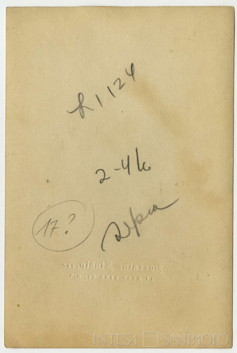 Toeplitz Lodovico ritratto con la famiglia in studio fotografico, 1914 - 1917 (Lorraine Studio), verso