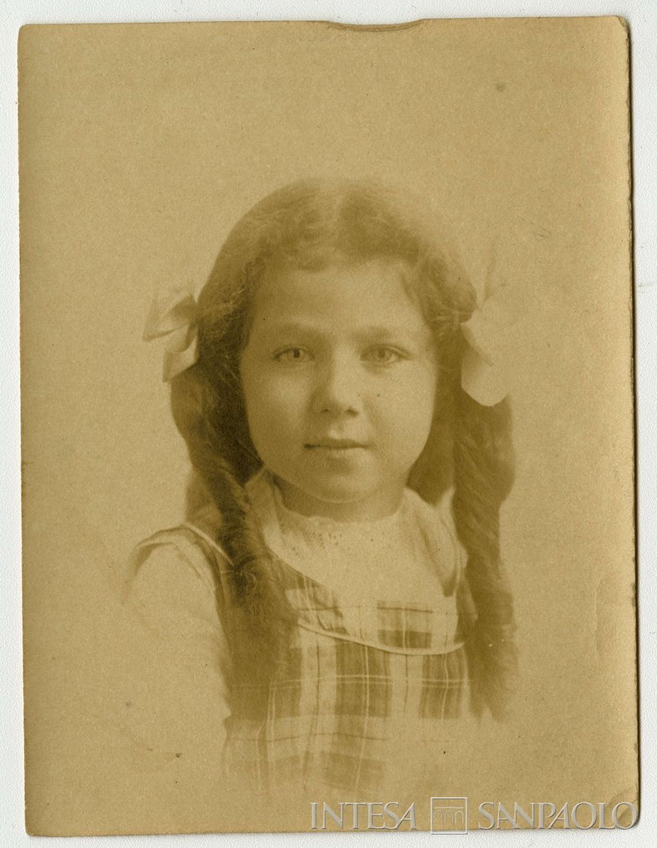 Toeplitz Rosa Maria Anna (Rosy) ritratta a mezzo busto, gennaio 1919 (fotografo sconosciuto)